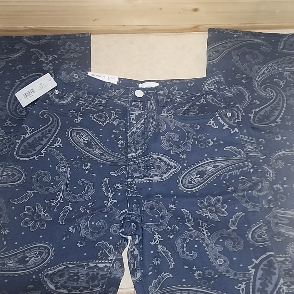 We wore What Paisley wide leg jeans size 27 NWT